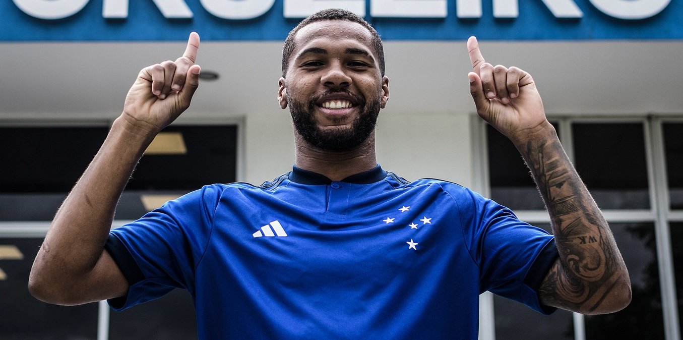 Adidas celebra 102 anos do Cruzeiro com camisa que lembra 20 anos da Tríplice Coroa