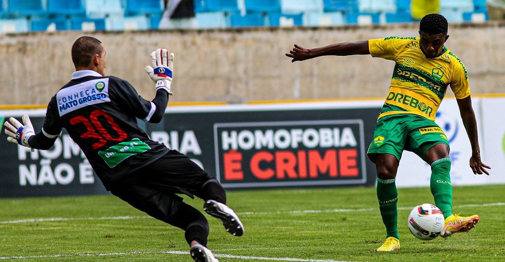 Cuiabá não renova com Sicredi e mira site de apostas para barra frontal de camisa