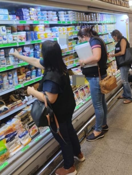 Prefeitura realiza operação em supermercados de TL para verificar denúncias de comercialização de alimentos impróprios para consumo