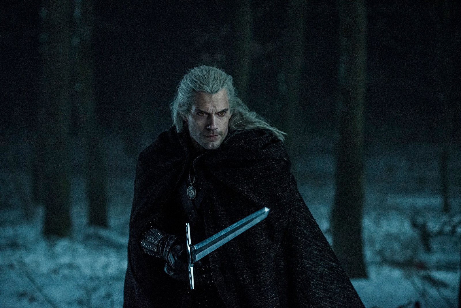 Henry Cavill como Geralt de Rivia em