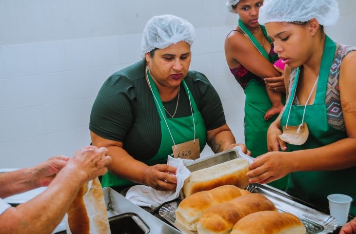 Com curso de fabricação de pães e salgados, Sanesul promove curso de geração de renda em Rio Verde