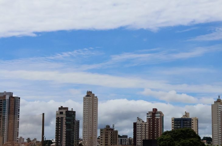 Domingo será marcado por períodos de sol e de chuvas fracas e moderadas, diz meteorologia