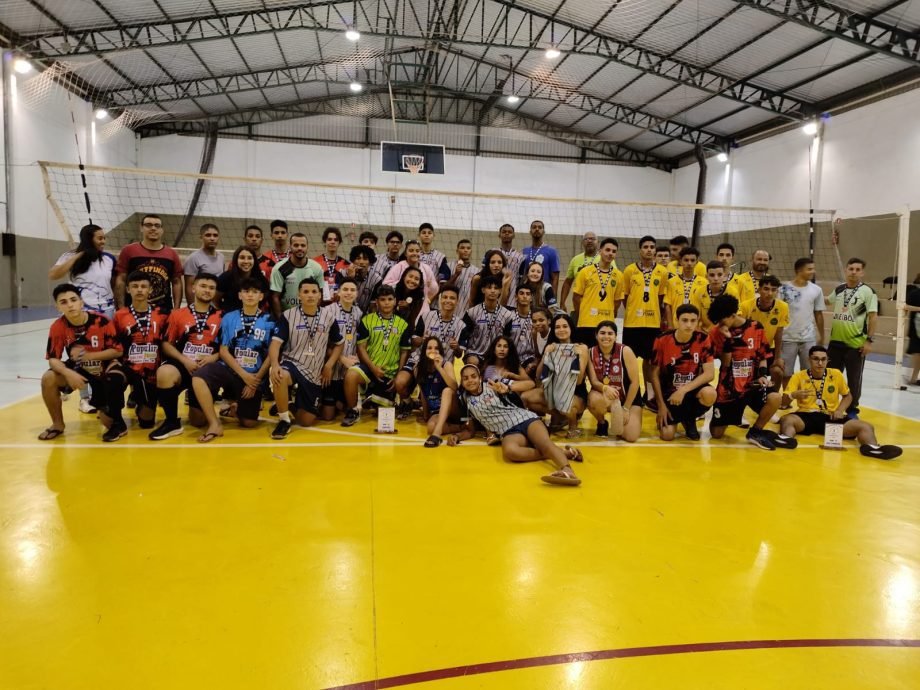 Equipes masculina e feminina sub-17 da SEJUVEL são campeãs na primeira etapa da Liga Integração de Voleibol