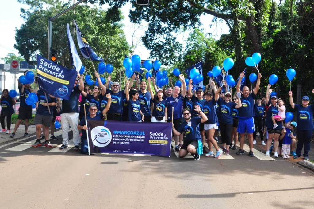 Março Azul: caminhada convida a população a se conscientizar contra o câncer de intestino