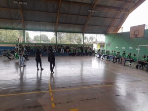 Roda de conversa aborda religiosidade na EE Floriano Viegas Machado