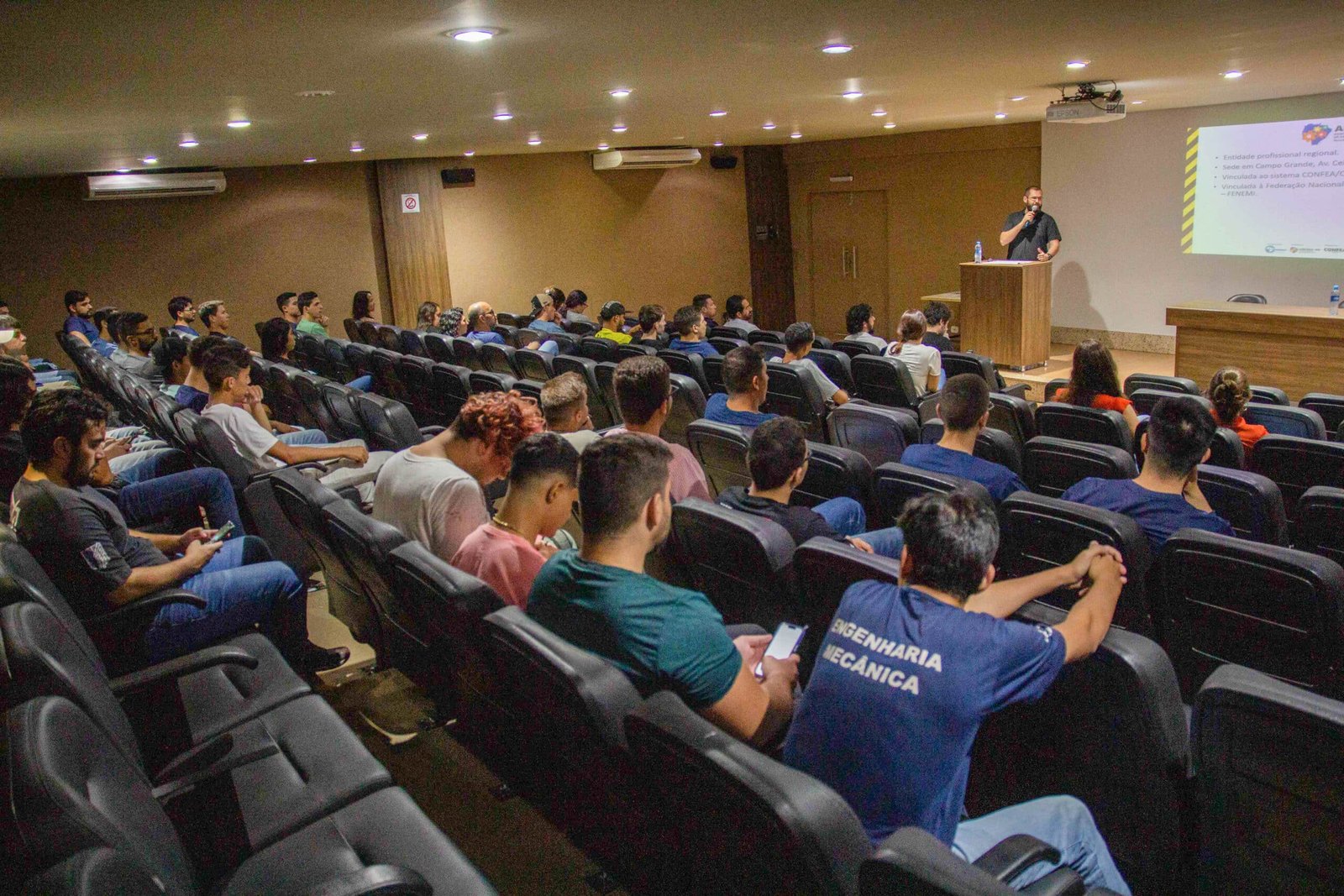 Semana Acadêmica de Engenharia Mecânica discute áreas da profissão e o seu futuro