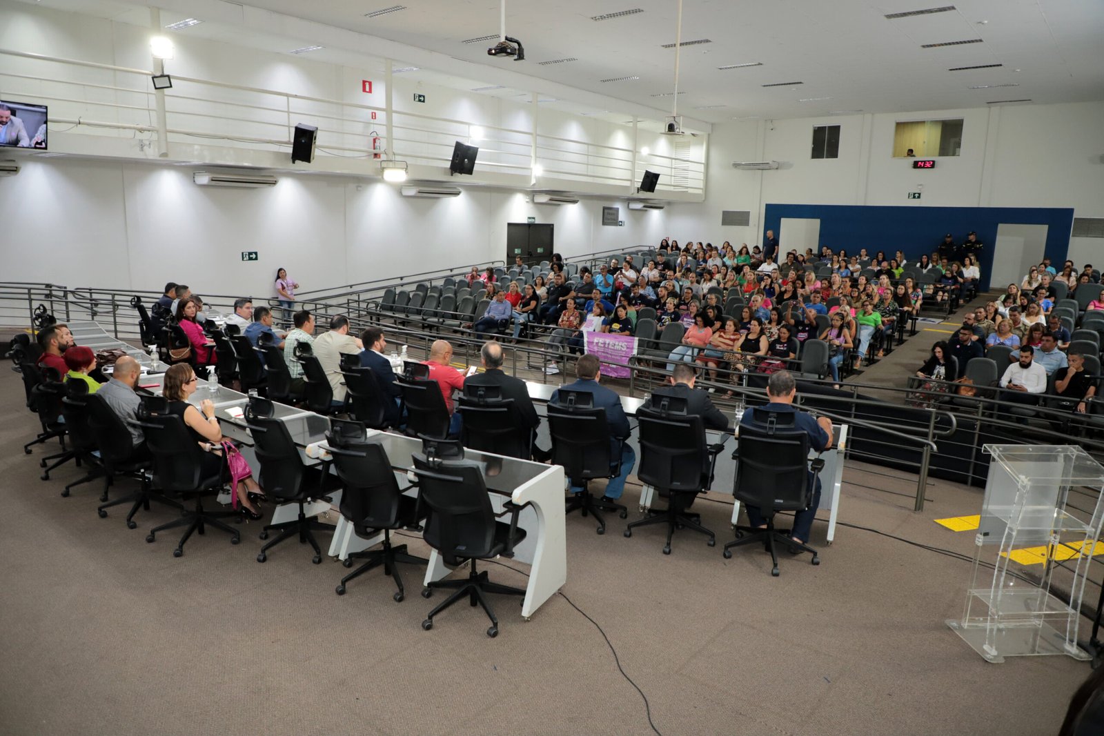 Audiência na Câmara discute os impactos da insegurança nas escolas para os profissionais de educação