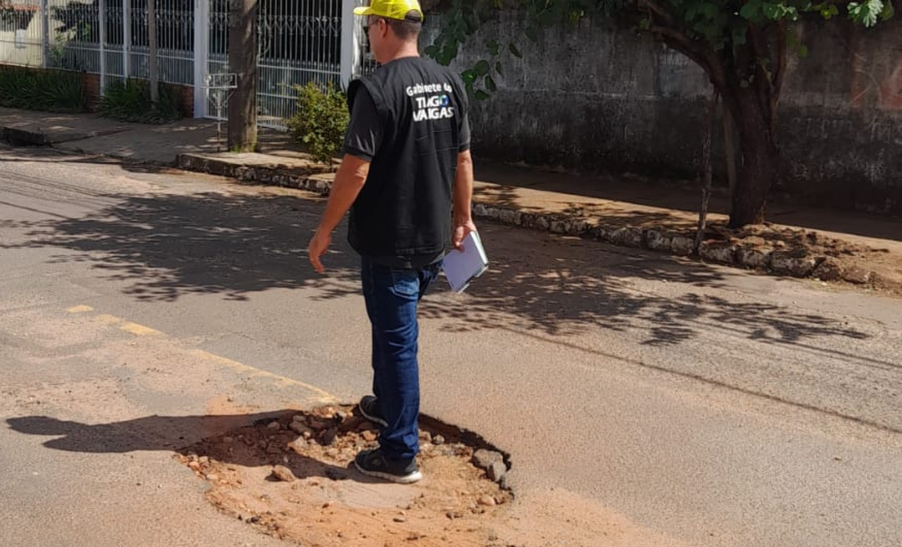 Durante fiscalização, vereador Tiago Vargas solicita tapa-buracos em várias ruas de Campo Grande