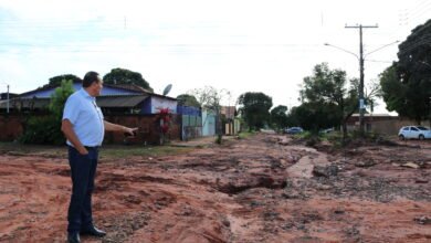 Carlão percorre os Bairros, constata de perto estragos causados pela chuva e solicita da Prefeitura, Sisep e Águas Guariroba, reparos emergenciais