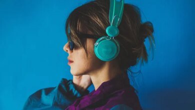 Como usar fones de ouvido com segurança e preservar sua audição