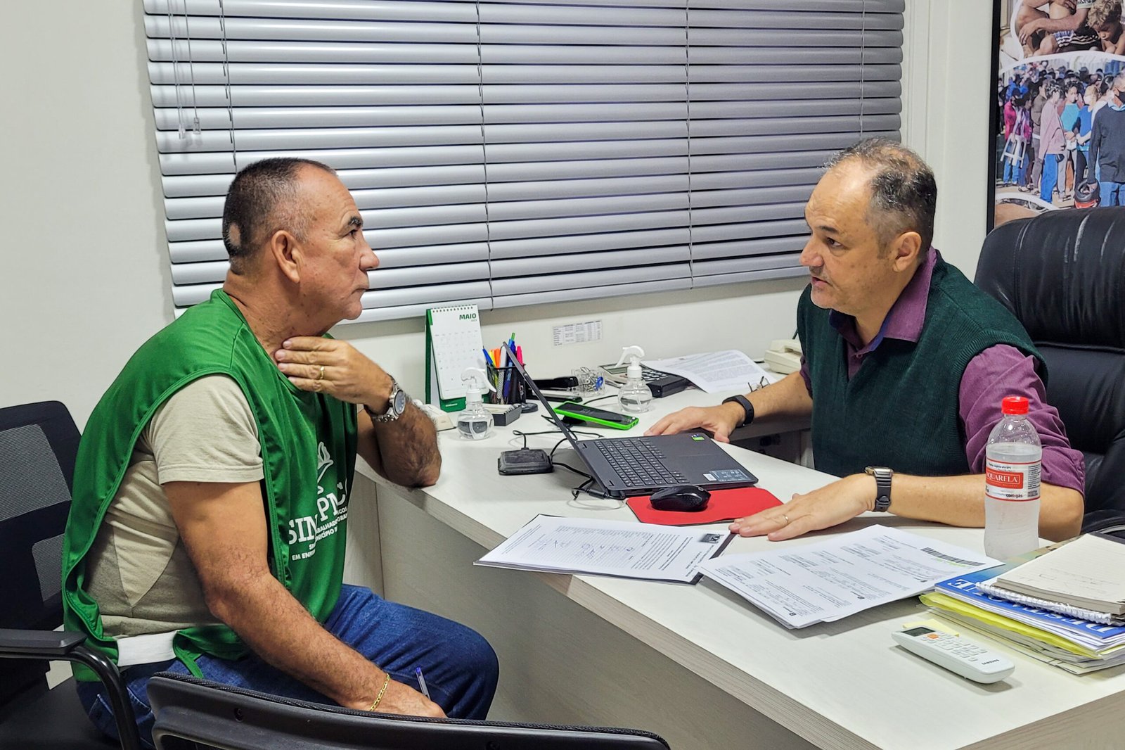 Em reunião com sindicato, vereador Prof. André Luis assina moção de apoio ao piso salarial da enfermagem no município