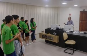 Estudantes da EE Arnaldo Estêvão de Figueiredo realizam visita técnica do Itinerário Formativo Profissional