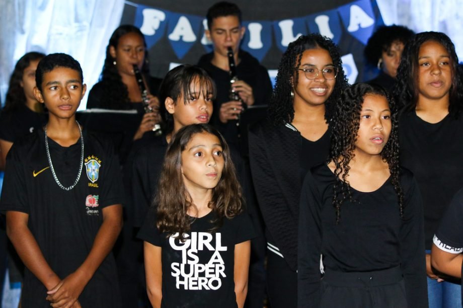 Famílias prestigiam evento com apresentações culturais na Banda Cristo Redentor