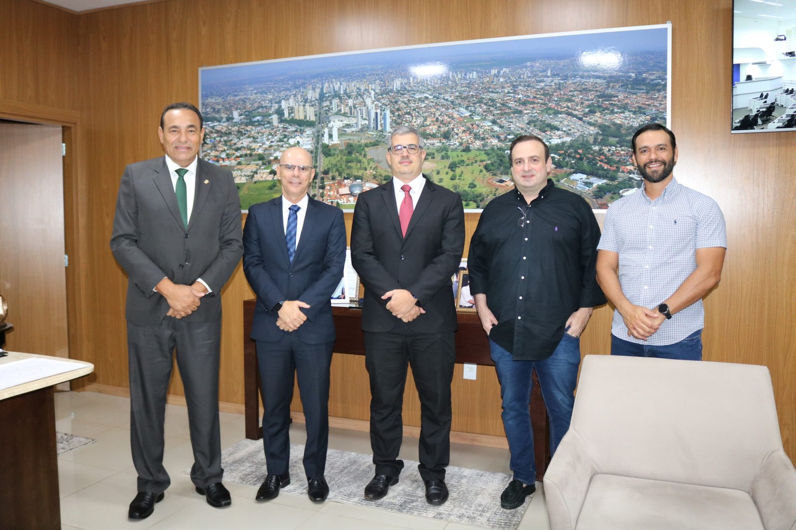 Presidente Carlão recebe visita do superintendente regional da Polícia Federal e destaca cooperação entre as instituições