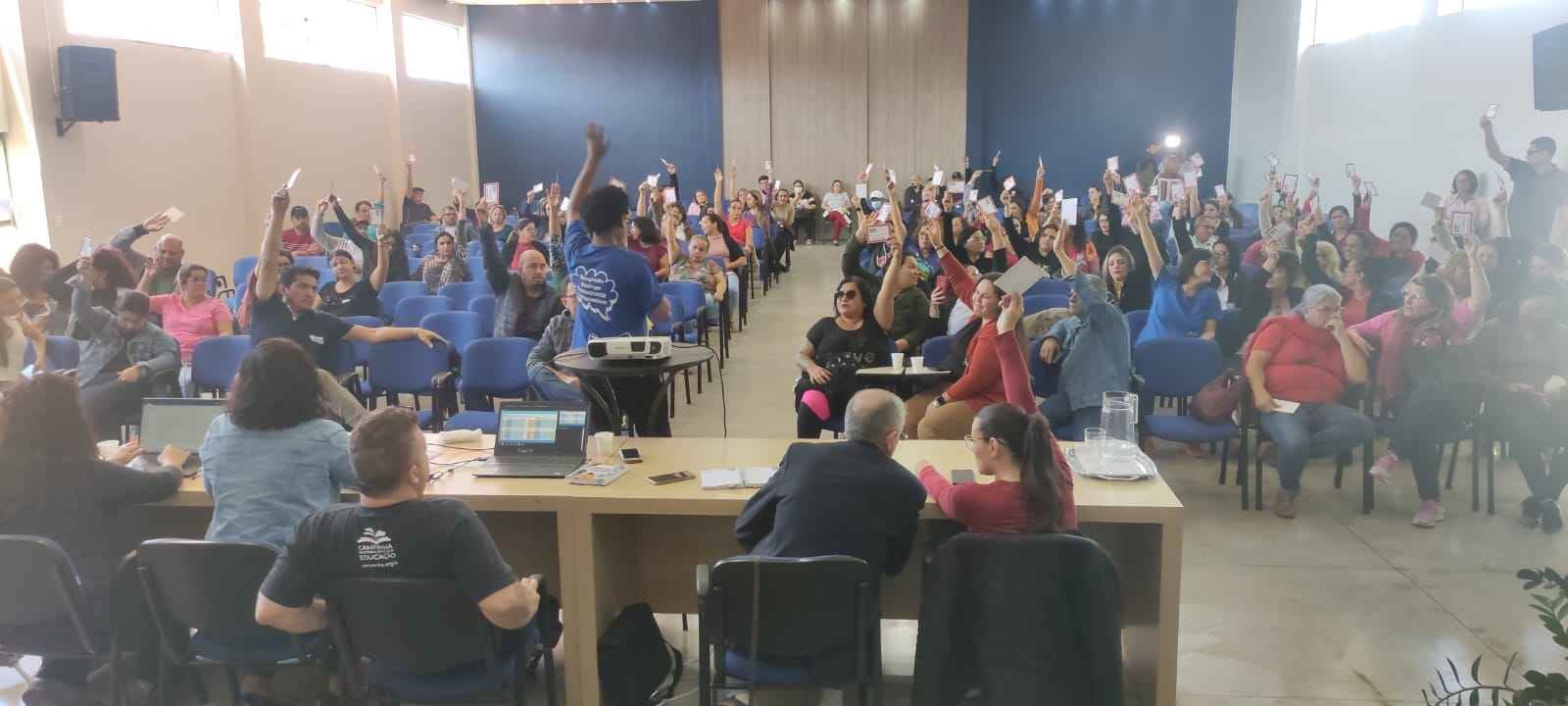 Sem acordo com Alan Guedes, educadores de Dourados anunciam greve