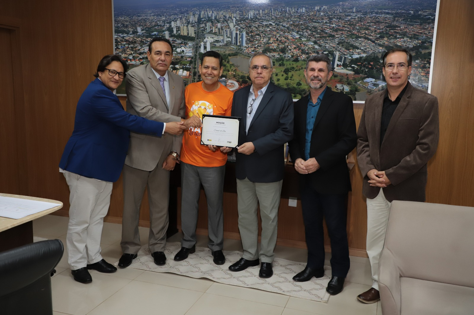 Vereador Clodoilson e presidente Carlão, prestam homenagem a diretores do Canal do Boi pelos 29 anos da emissora