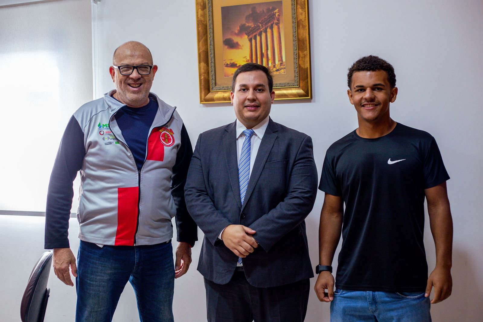 Apoiador do esporte, William Maksoud recebe visita de atleta e sensei em seu gabinete