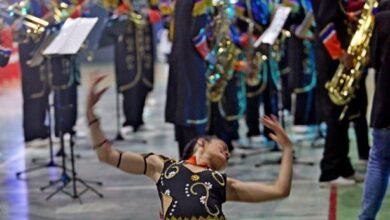 Mesmo com frio e chuva, Festival de Bandas e Fanfarras atraiu centenas de pessoas ao Ginásio “Cacilda Acre Rocha”. Veja as fotos