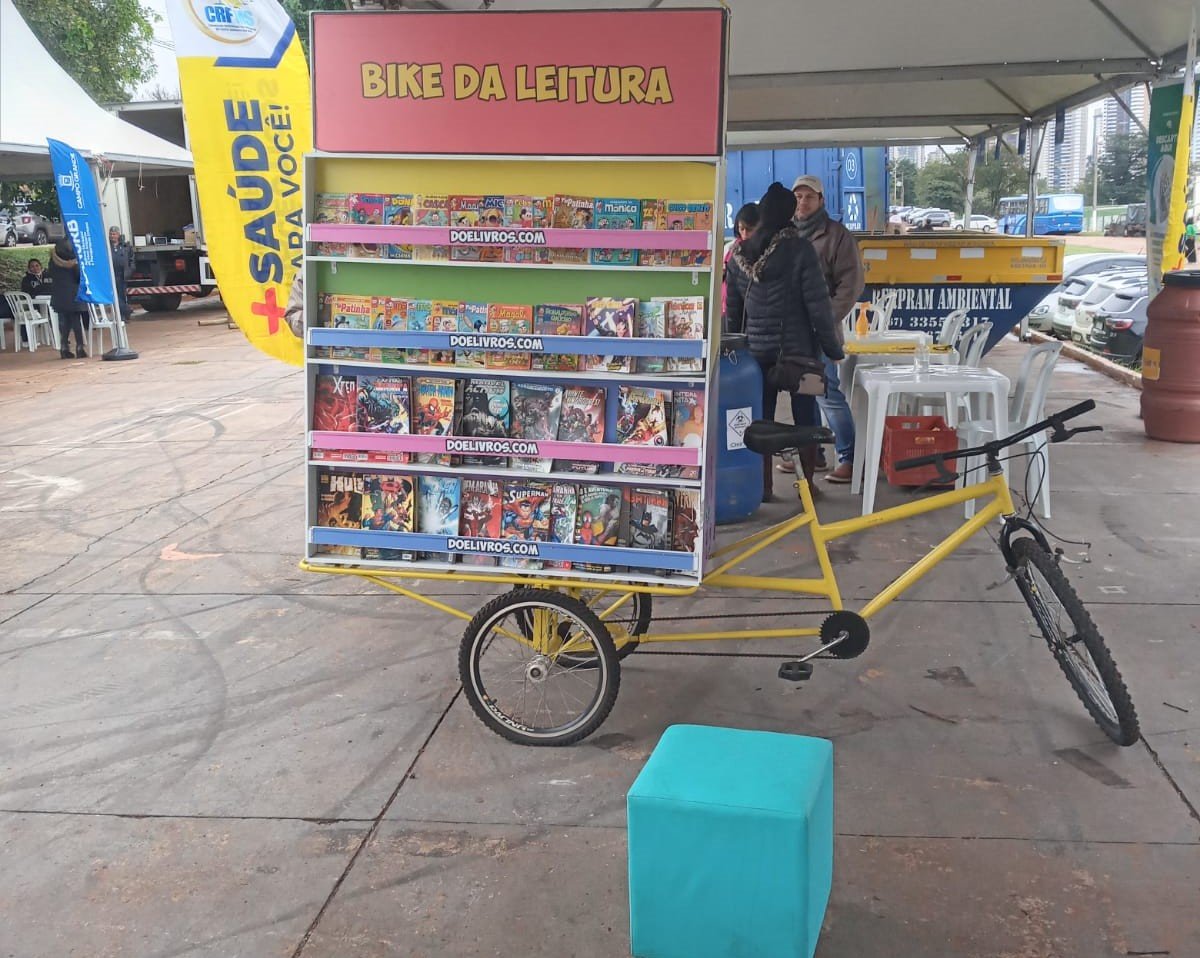 Vereador Ronilço Guerreiro é apoiador do Drive-Thru da Reciclagem e destaca que doação de livros pode ser feita no local