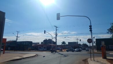 A pedido de Betinho, Agetran instala semáforo no cruzamento da Catiguá com a Cafezais