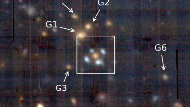 Luz de galáxia distante forma Cruz de Einstein incrível
