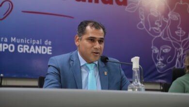 Betinho homenageia advogado, vice-prefeito e médico em solenidade alusiva ao aniversário da Capital