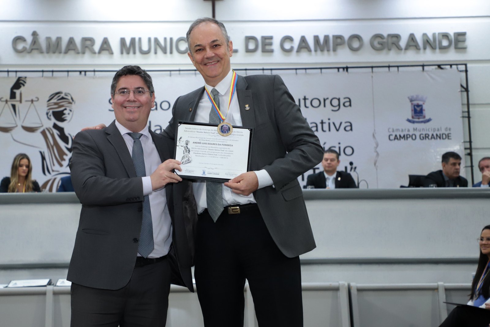Dr. Victor Rocha entregou a Medalha do Mérito Advocatício para o vereador Professor André e para José Eduardo