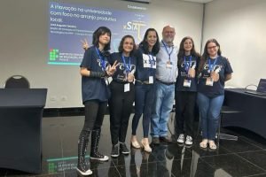 Estudantes da EE Professora Clarinda Mendes de Aquino apresentam projeto de iniciação científica em encontro do X SiAT
