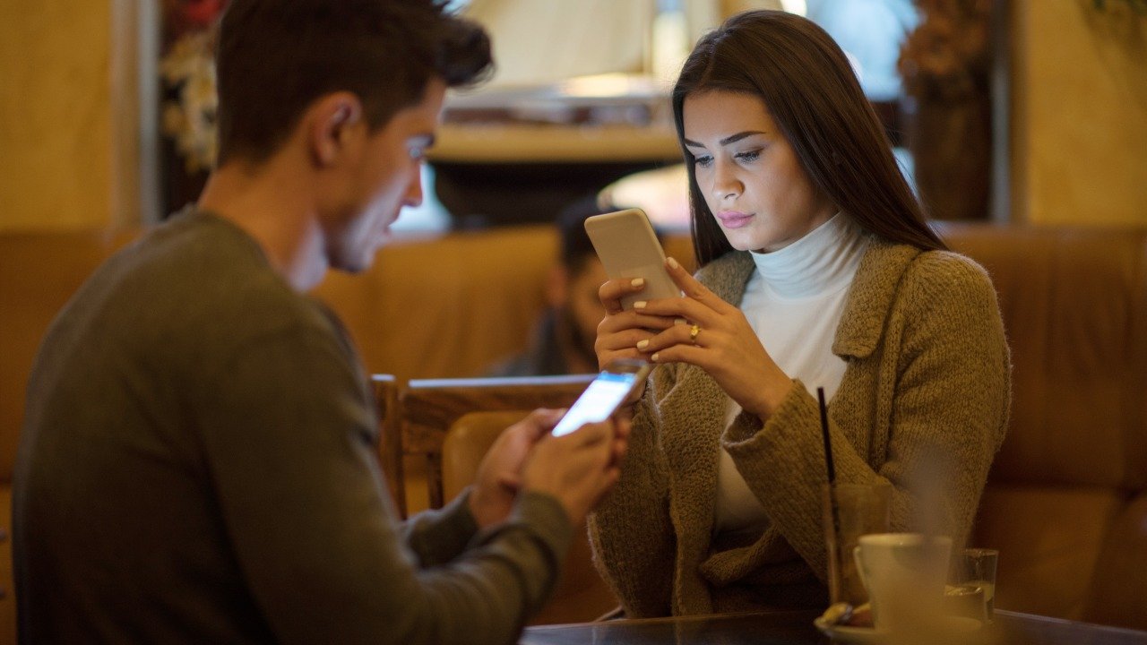 Os 13 países que mais gastam tempo na internet; posição do Brasil é chocante