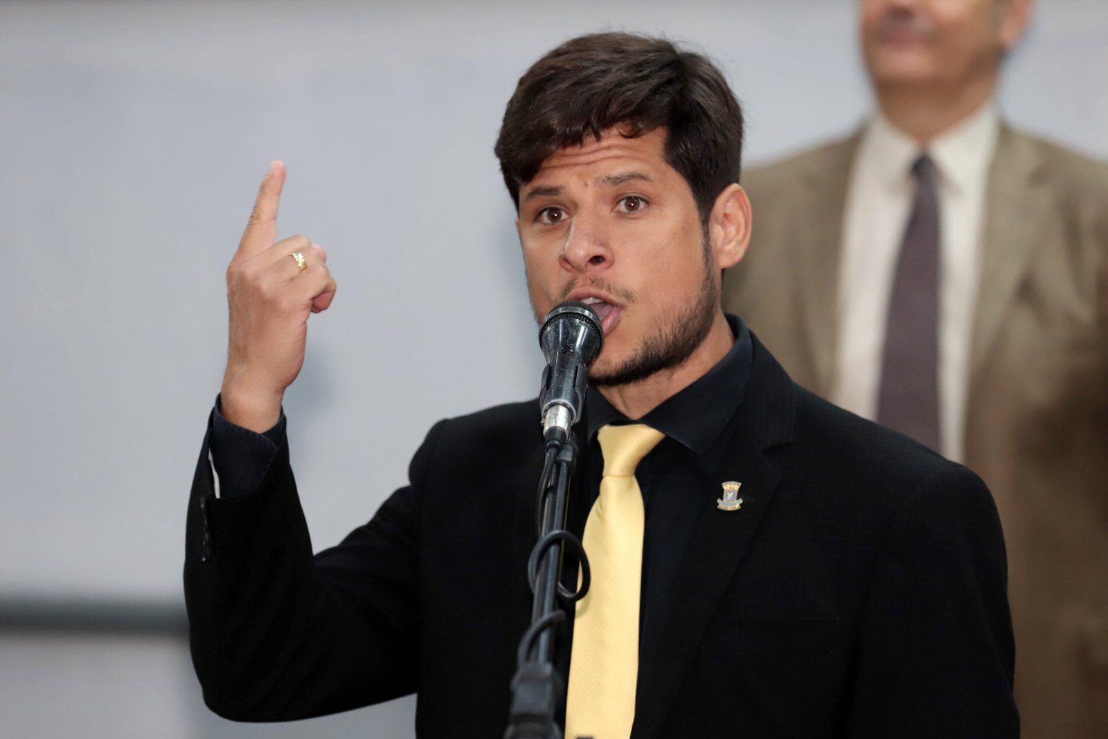 “Qual prioridade do governo Lula? Educação que não é, deve ser viagens”, indaga Tiago Vargas sobre bloqueio de mais de R$ 330 milhões para Educação