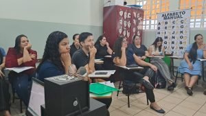 SED realiza encontro formativo para professores que atuam no Apoio Pedagógico Especializado para estudantes surdos