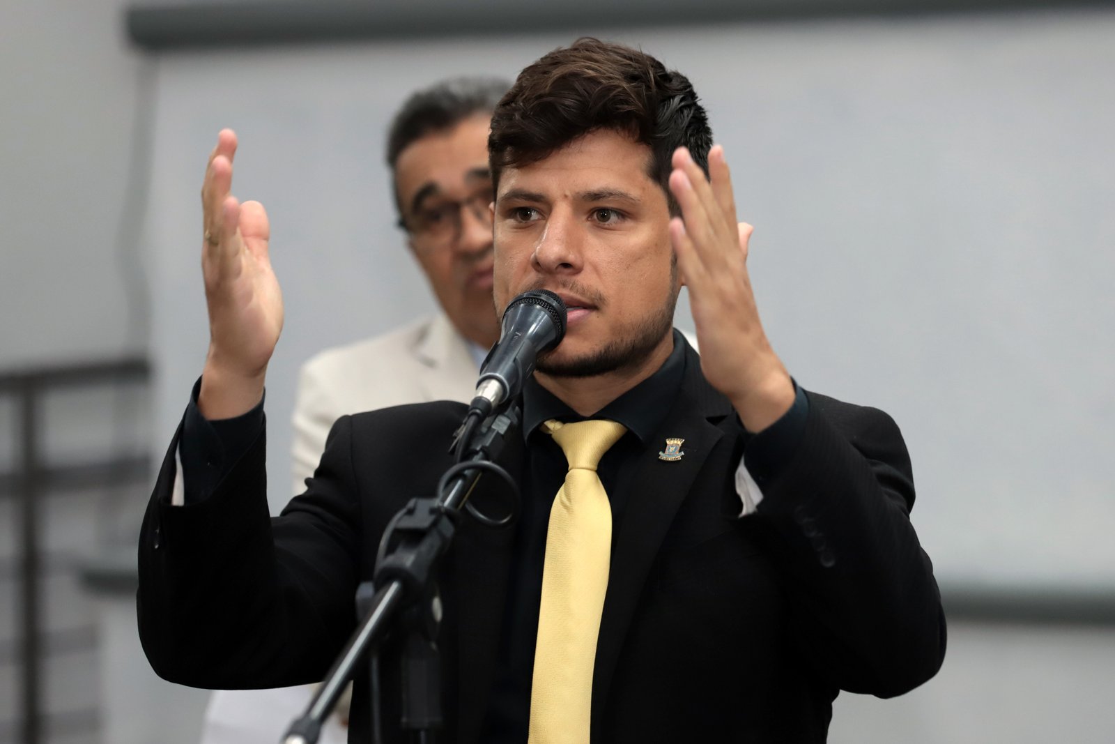 Vereador Tiago Vargas presta homenagem com Moção de Pesar aprovada pela Casa de Leis a Fernando Villavicencio, ex-candidato à presidência do Equador