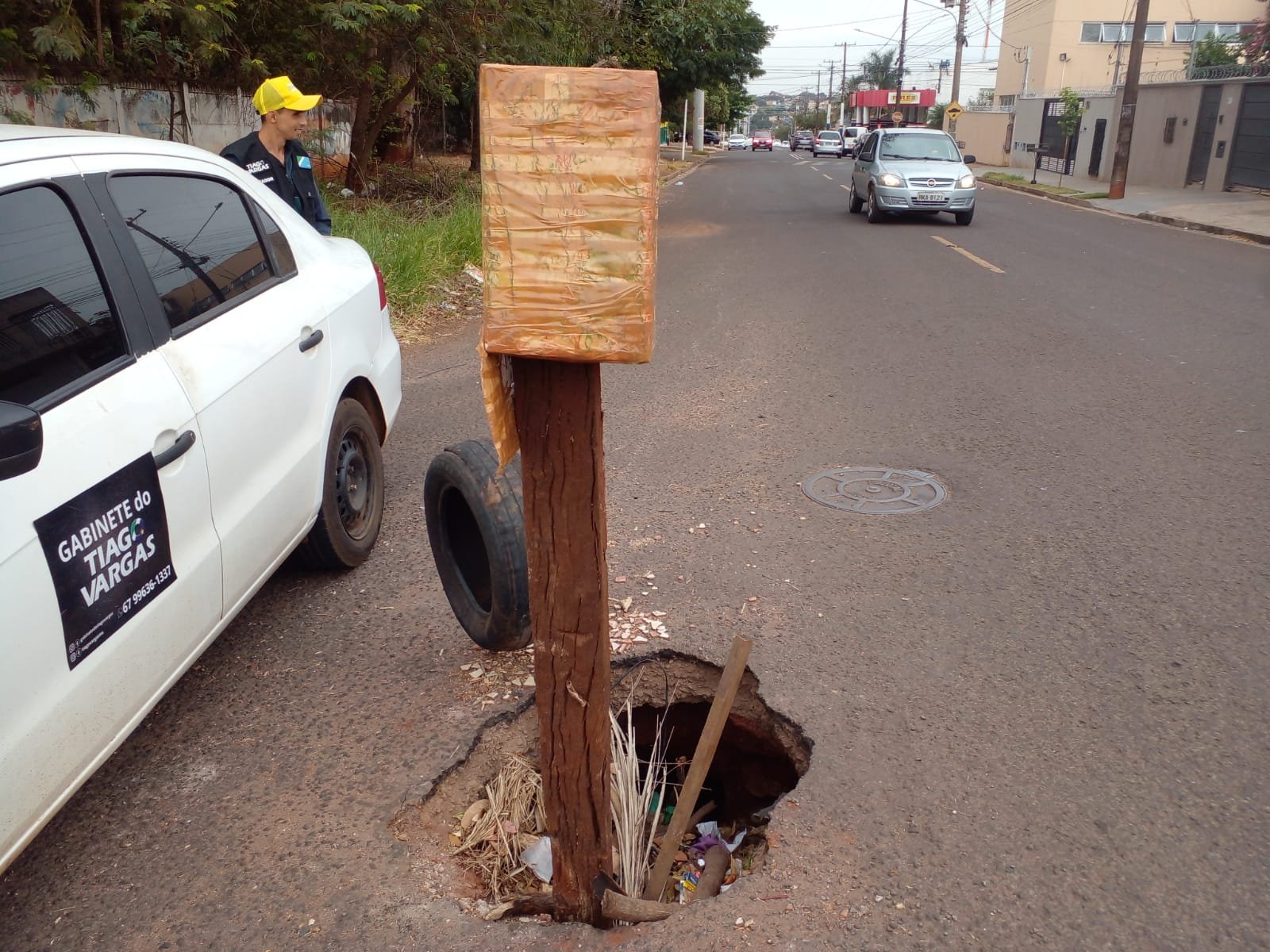 Vereador Tiago Vargas reivindica urgente serviço de tapa-buraco no bairro Jóquei Club