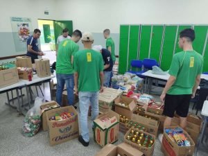 Estudantes da EE Nair Palácio de Souza destinam alimentos para setor de saúde de Nova Andradina