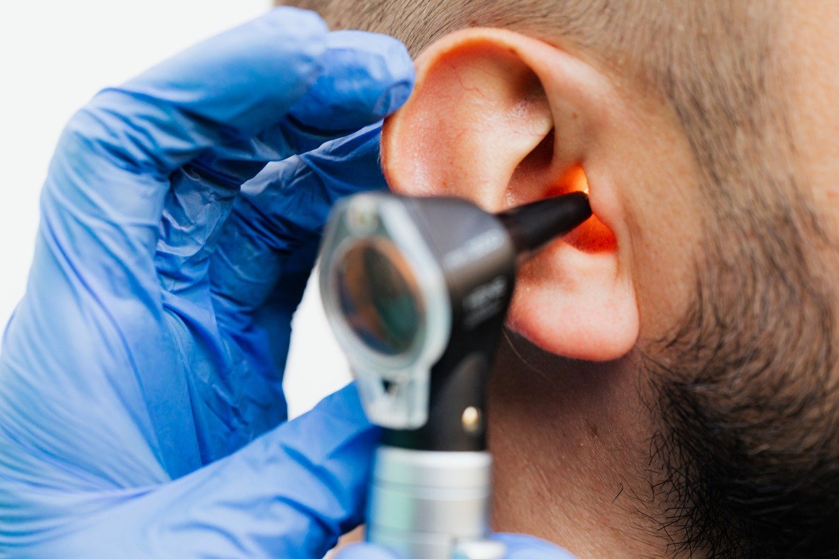 Fone de ouvido faz mal? Saiba volume e frequência ideais para uso seguro