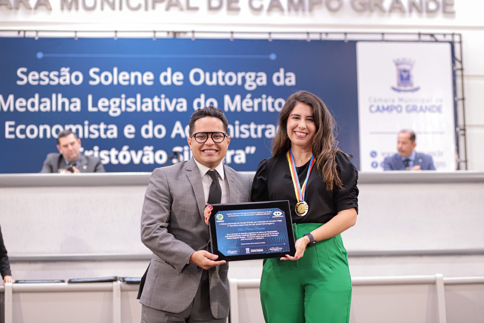 Papy homenageia consultora do mercado financeiro com Medalha “Cristóvão Silveira”