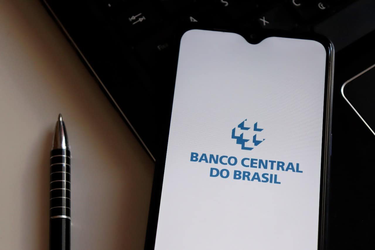 Aplicativo do Banco Central aberto em celular