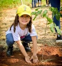 Ação ambiental faz história com a marca de 2 mil árvores plantadas em Campo Grande