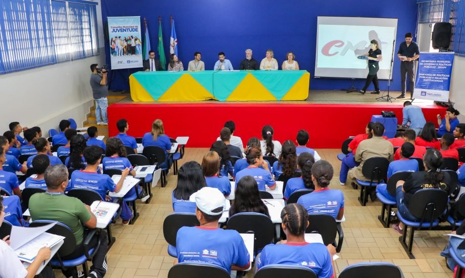 Com a presença de autoridades, começou nesta quinta-feira (19) a Conferência Municipal da Juventude