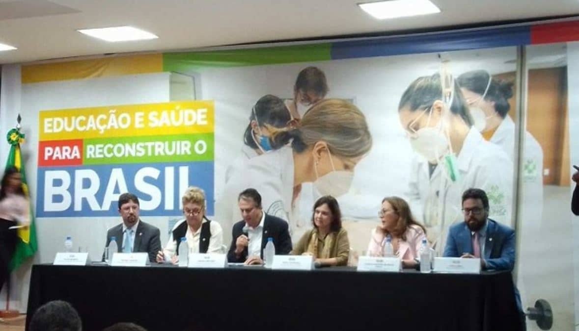 MEC publica edital para abertura de novos cursos de medicina