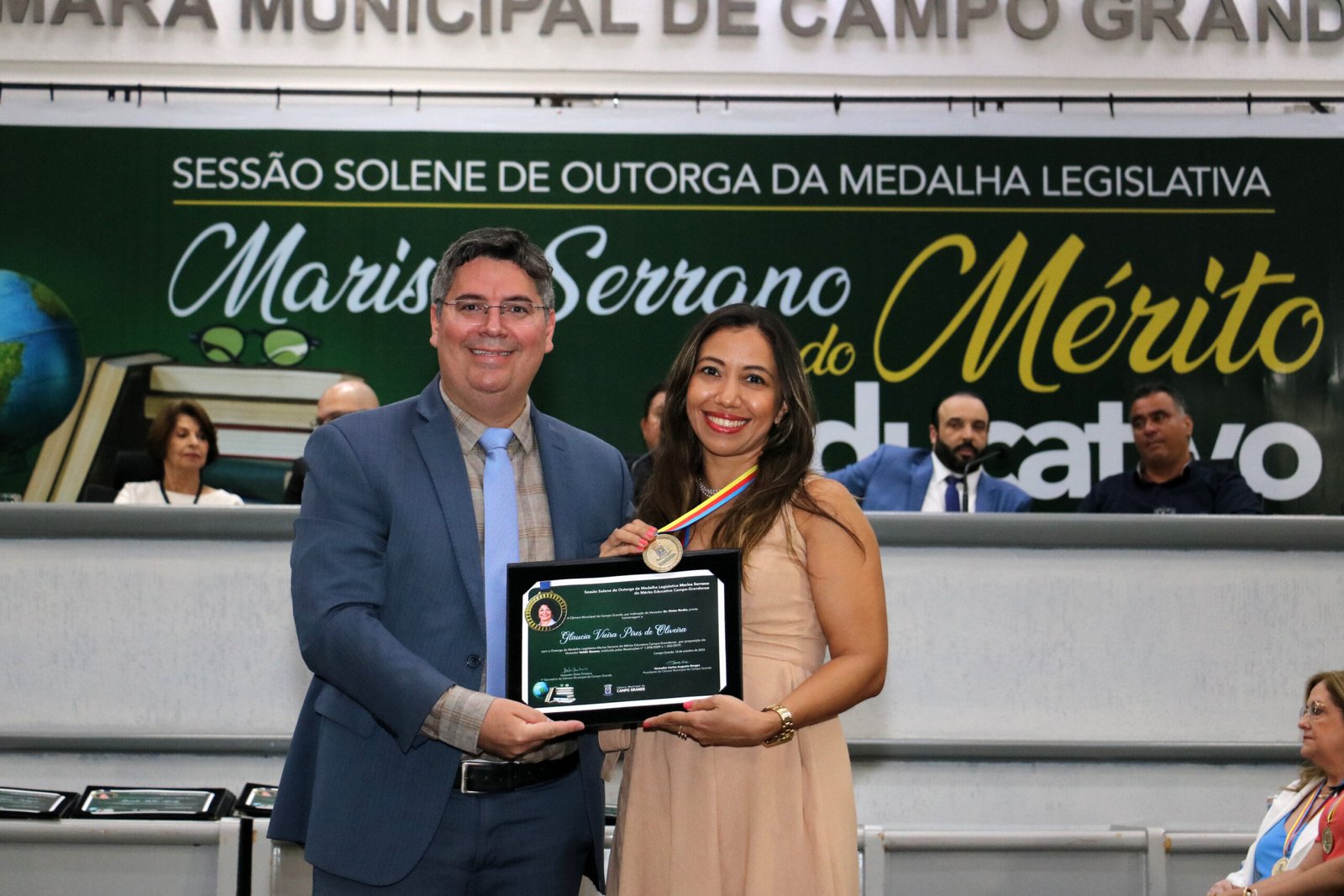 Medalha Marisa Serrano: Dr. Victor Rocha homenageia as professoras, Gláucia Vieira e Jetiane Silva