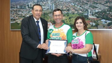 Presidente Carlão congratula João Ferreira pelo plantio de mais de mil palmeiras nas avenidas da Capital fazendo uma rota das araras