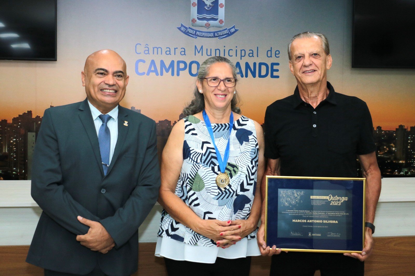 Ronilço Guerreiro entrega título de Cidadão Campo-grandense e Medalha Dr. Arlindo de Andrade Gomes