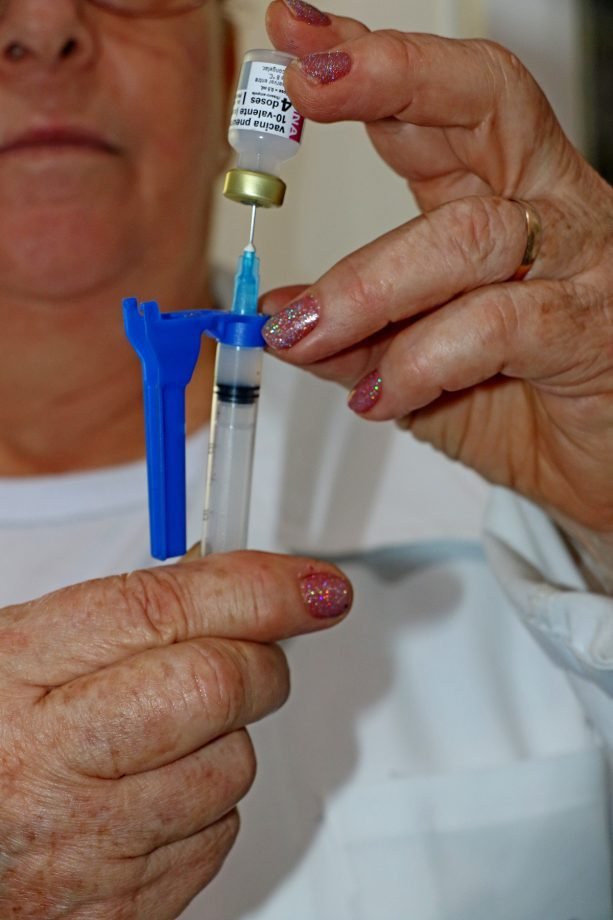 SMS reforça convocação de profissionais da saúde para tomar a vacina contra a Coqueluche