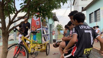 Bike da Leitura é sucesso nas escolas de Campo Grande e tem ajudado na formação de novos leitores