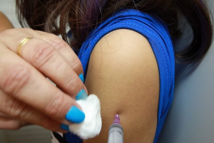 Capital abre três unidades de saúde no feriado prolongado para vacinação