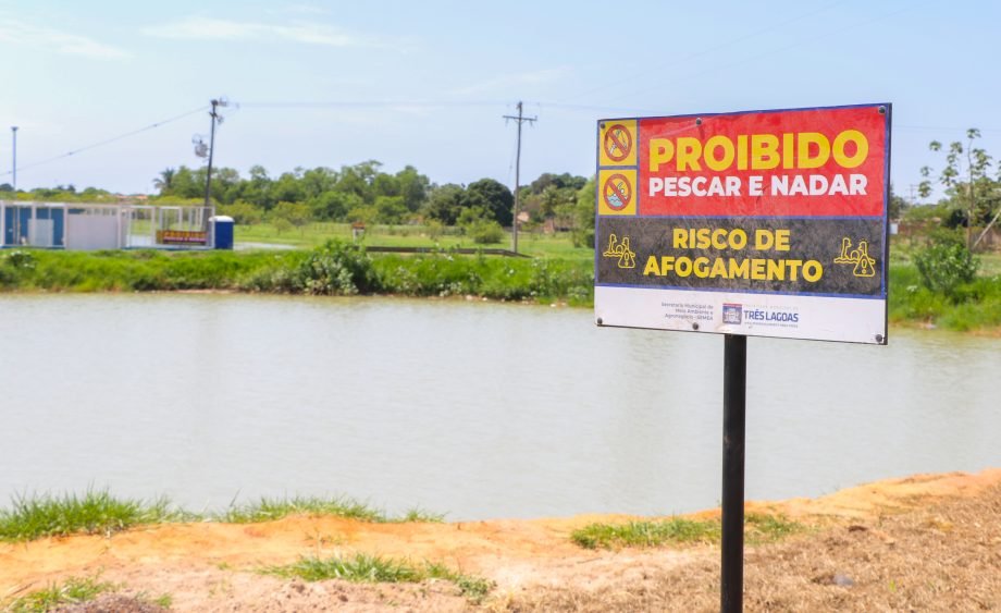 RISCO DE AFOGAMENTO – Mesmo com placas e alertas na mídia, pessoas ainda estão entrando na 1ª e 2ª lagoa