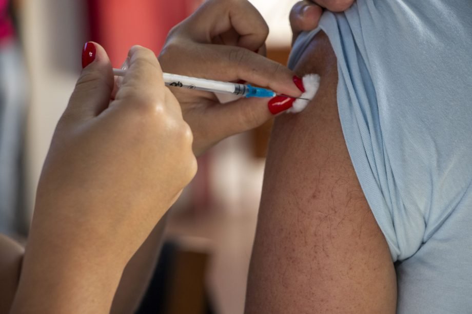 Vacina contra Covid-19 será incluída no Calendário Nacional de Vacinação, a partir do próximo ano