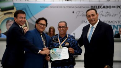 Vereador Tabosa outorga medalha “Delegado Antonio Pegolo” a agentes de segurança pública na Câmara Municipal