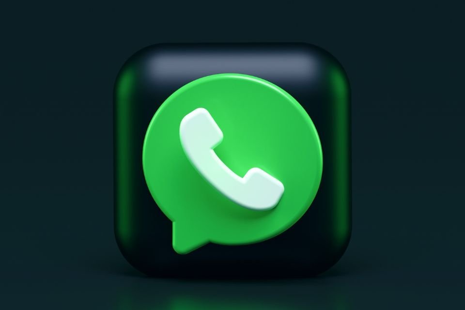 Imagem de: WhatsApp libera recurso de verificação via e-mail no iOS
